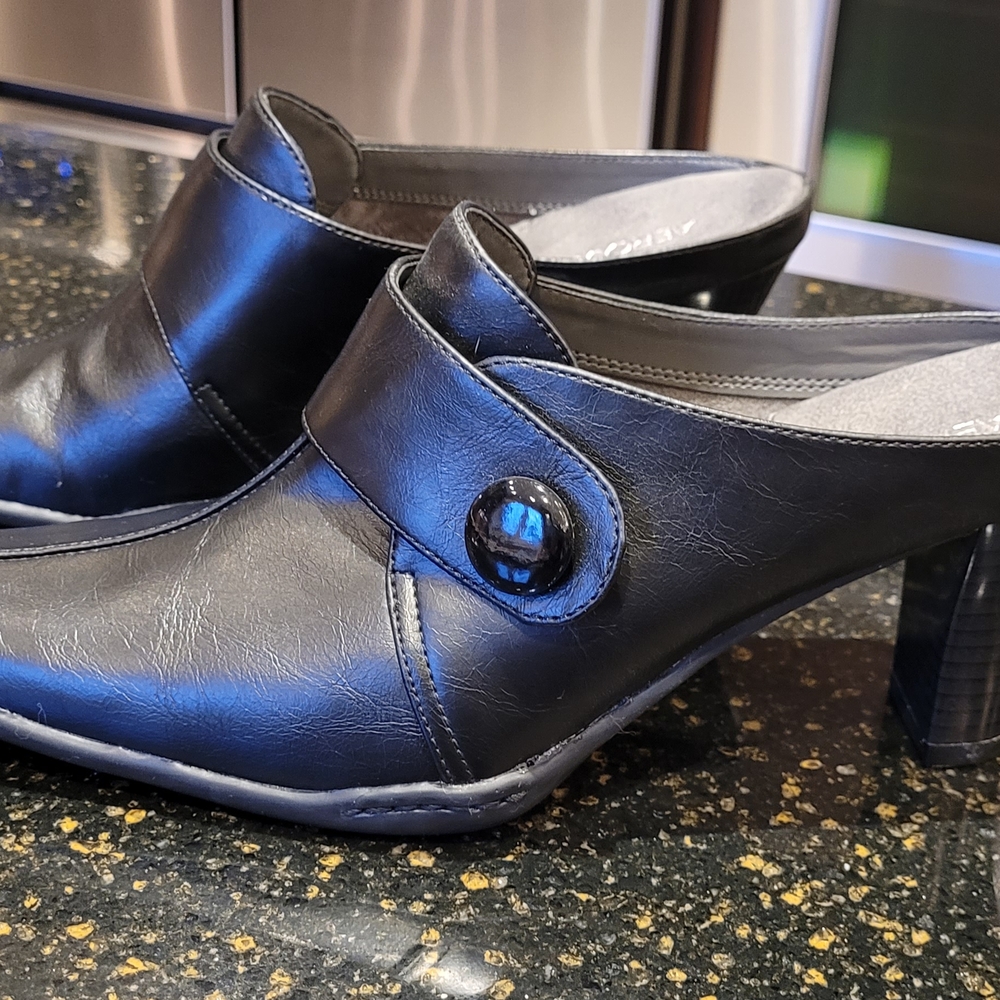 Black Mules and Clogs for Comfortable Everyday Wear